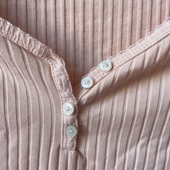 Cute light pink t-shirt - Picture 3 of 5